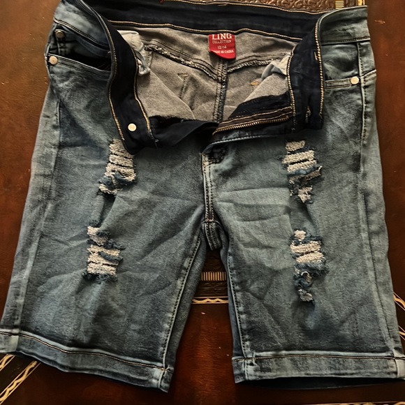 Denim shorts - Picture 3 of 3